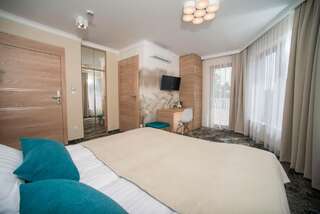 Отели типа «постель и завтрак» Villa Marlena Centrum-POKOJE OZONOWANE Устроне-Морске Двухместный номер с 1 кроватью или 2 отдельными кроватями и балконом-5